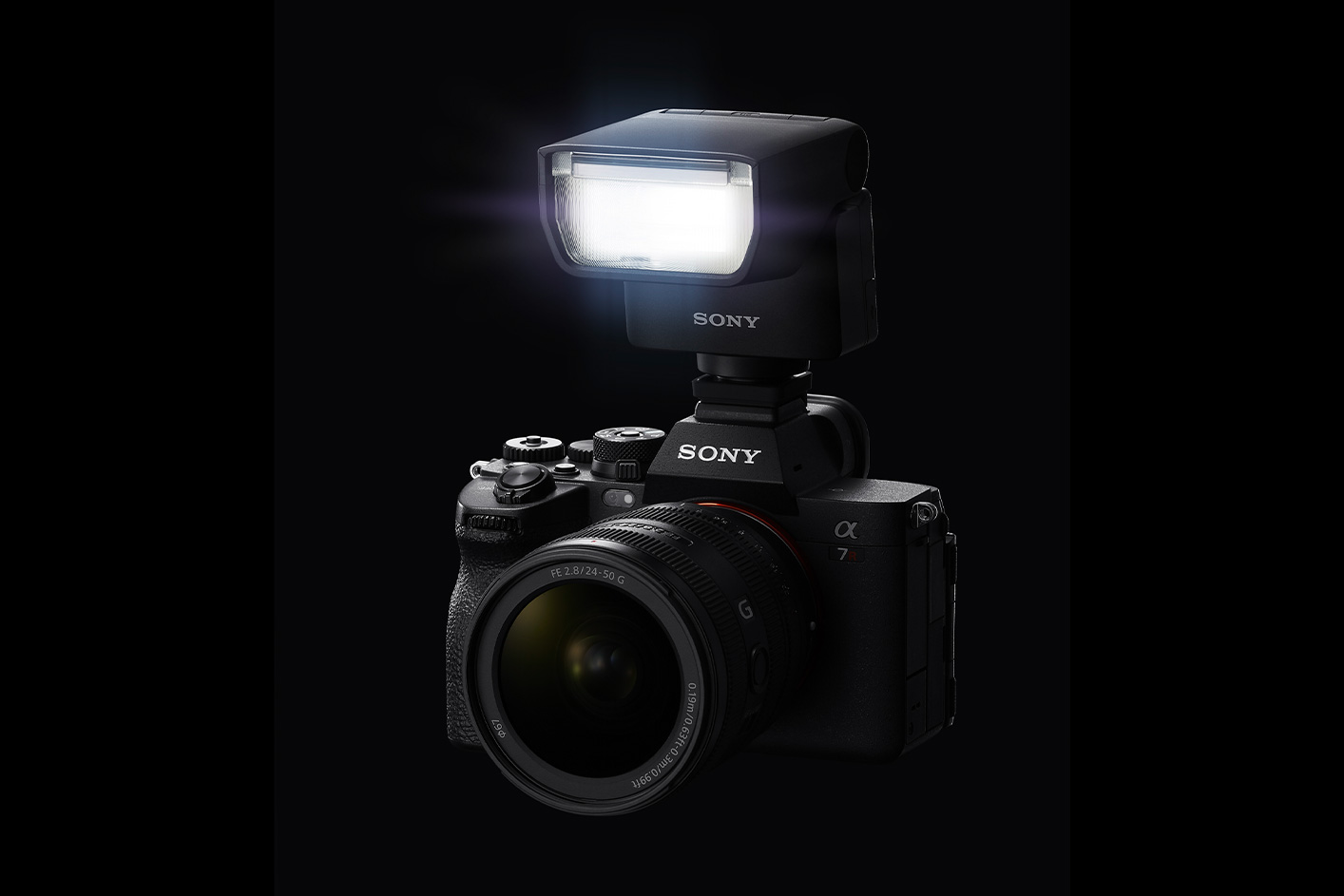 Obrázok produktu GN28 pripojeného k modelu ILCE-7M4