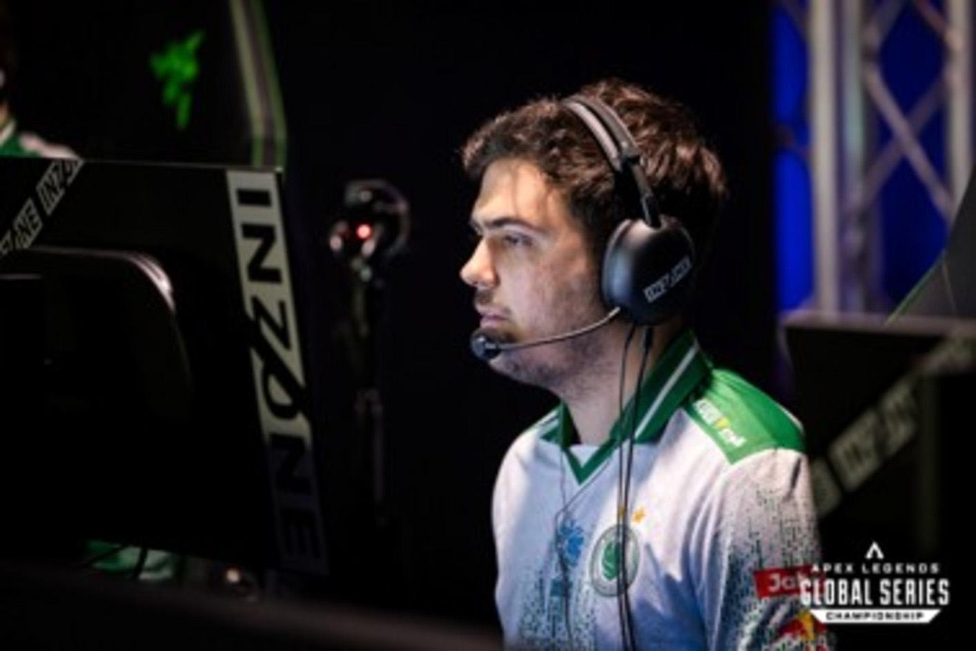 ImperialHal tímu Team Falcons s hernými slúchadlami INZONE H9 II